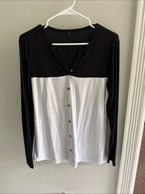 Source Unknown Black and White Long Sleeve Button-Front Top